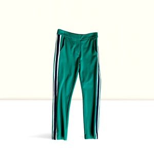 ☘️☘️ Boden stretch knit pants with navy side stripe. Cropped.